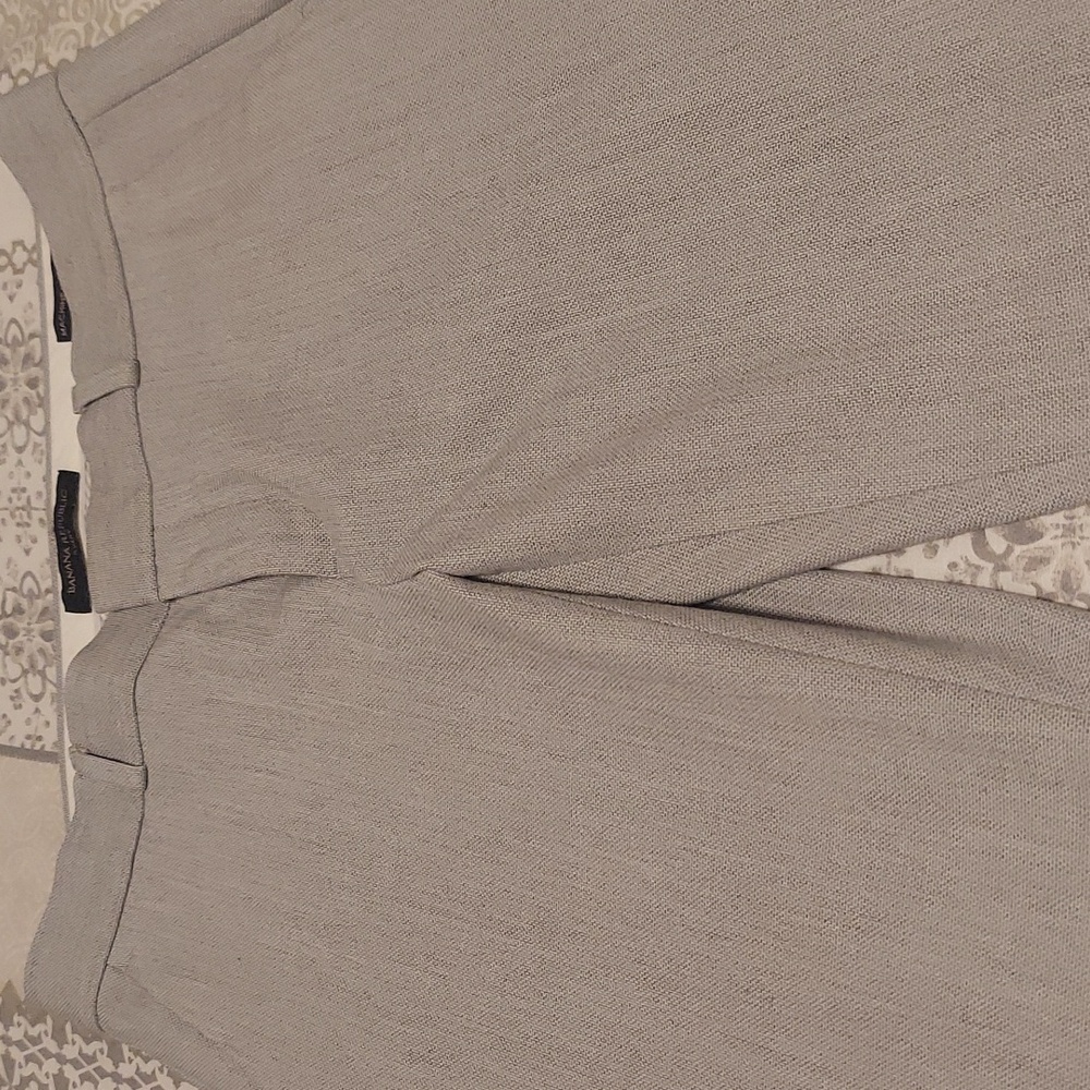 Banana Republic Ankle Gray Pants - Picture 3 of 4